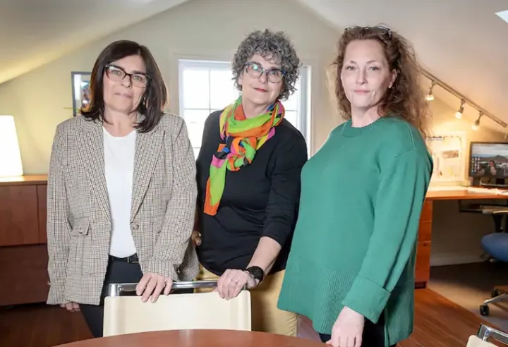 اعتراض معلمان کبکی به کمبود شدید خدمات یادگیری زبان فرانسه در برخی مدارس